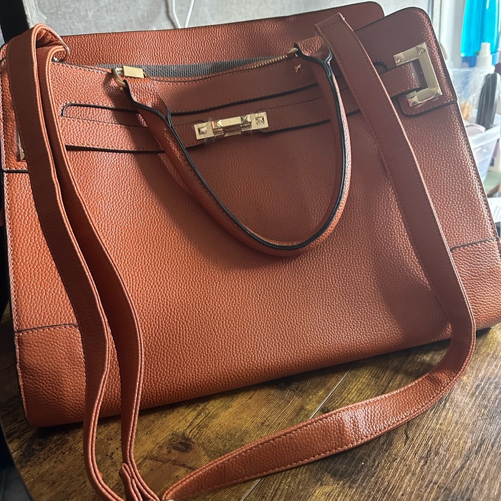 Elegant Tan Leather Tote Bag